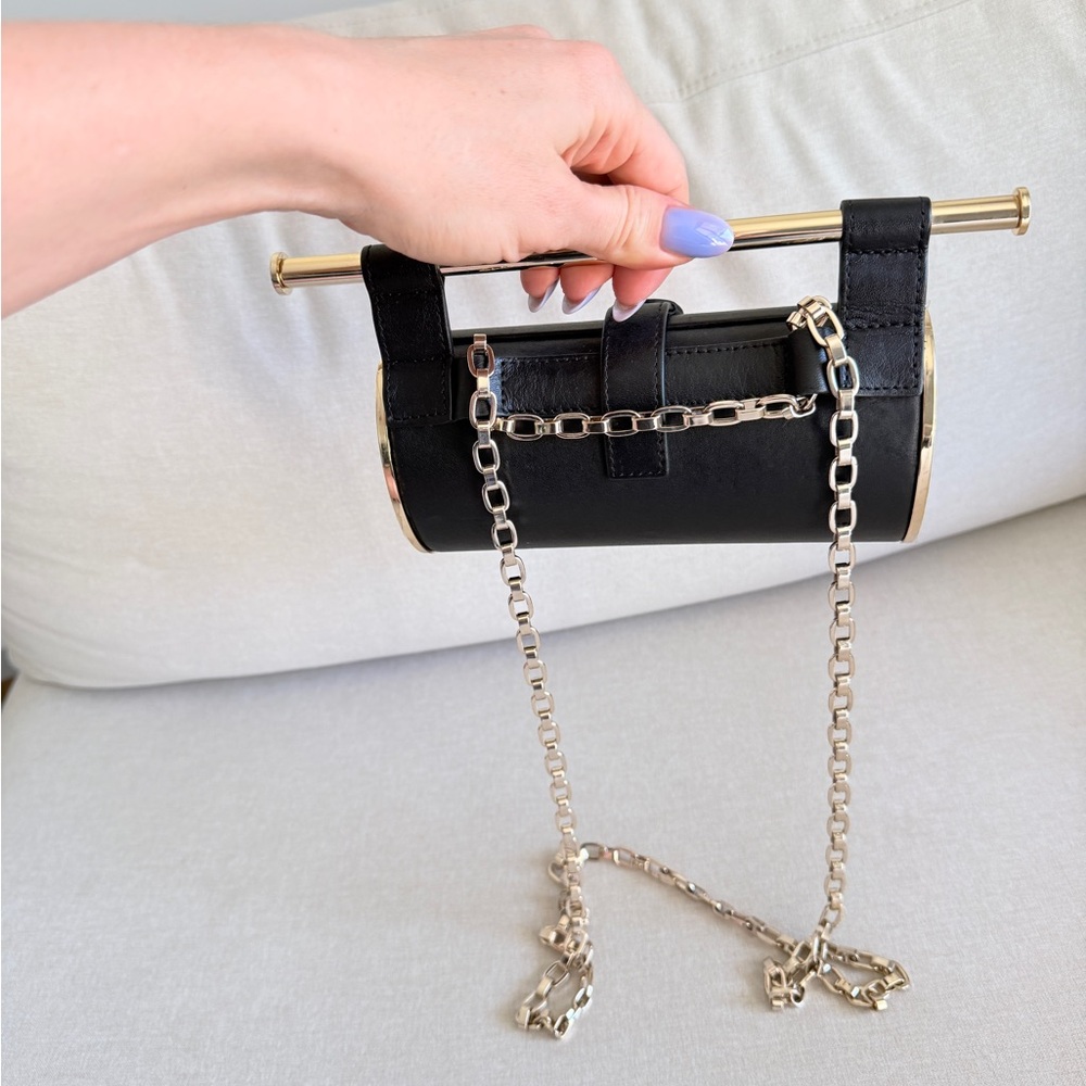 Elegant Black and Gold Clutch with Chain Strap - Picture 5 of 9